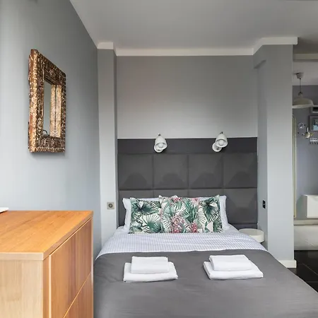 Апартаменты Old Town Colourful By Bookinghost *