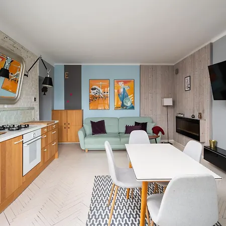 Daire Old Town Colourful By Bookinghost