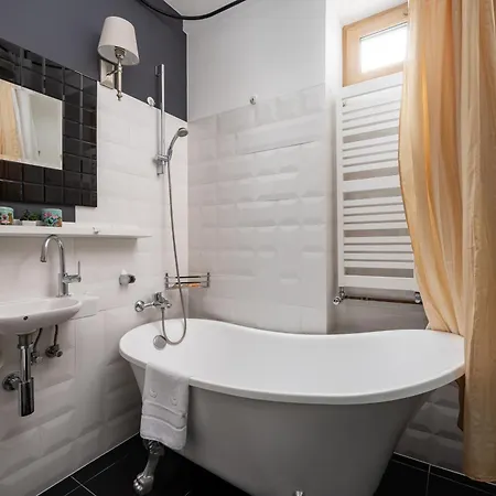 Daire Old Town Colourful By Bookinghost